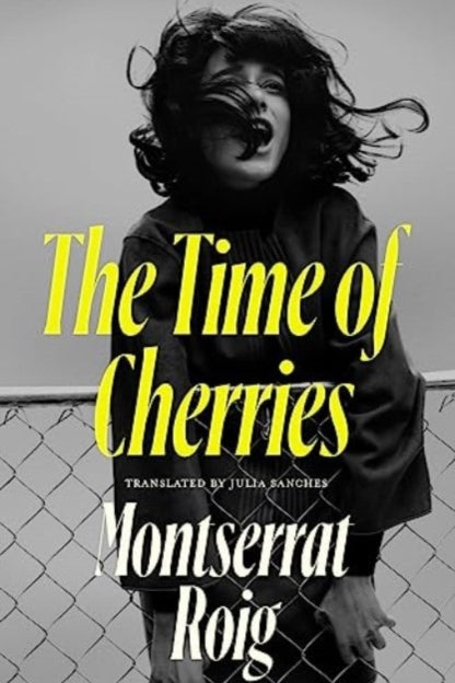 Book cover of 'The Time of Cherries' by Montserrat Roig with a person in black clothing against a gray background.